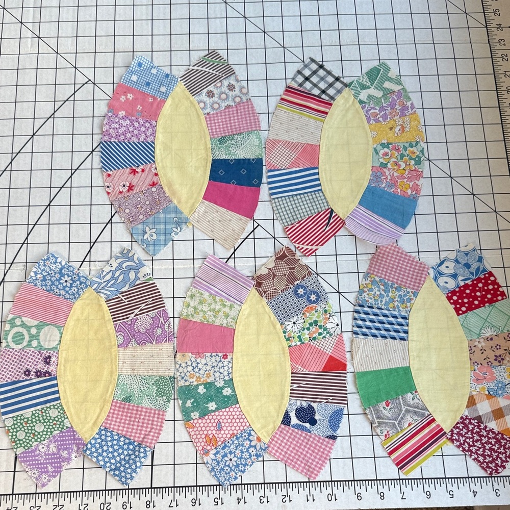 Vintage 1930s Double Wedding Ring Quilt Blocks – Set of 5 Hand-Pieced Patchwork
